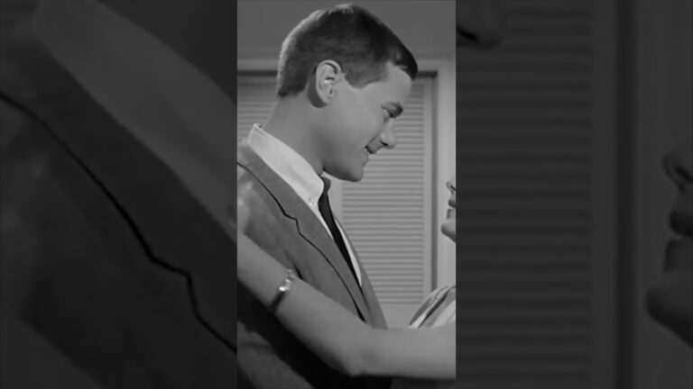 Astronaut’s Rescue Mission Turns into a *Very* Strange Roommate Situation! 🤯