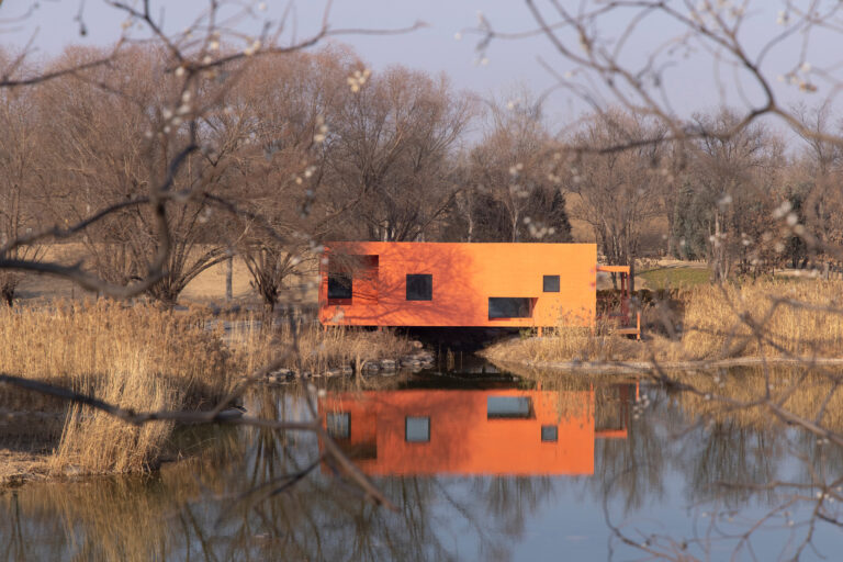 Red Bridge Cabin / Wiki World + Advanced Architecture Lab