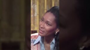Census taker gone WILD! 🤣 Never seen an interview this awkward.
