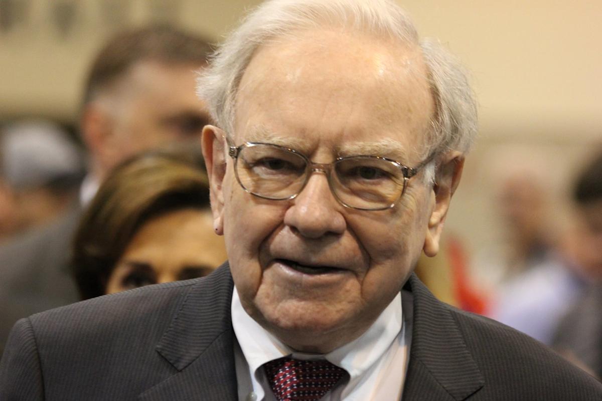 37.4% of Berkshire Hathaway's $330 Billion Portfolio Is Parked in 3 Artificial Intelligence (AI) Stocks