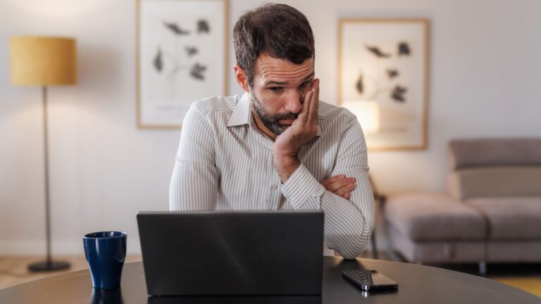 I used ChatGPT to stop overthinking everyday decisions and my stress dropped almost instantly