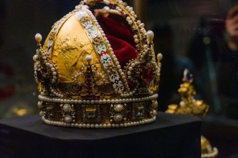 Heavy Is the Crown Meaning: The King Who Couldn’t Sleep